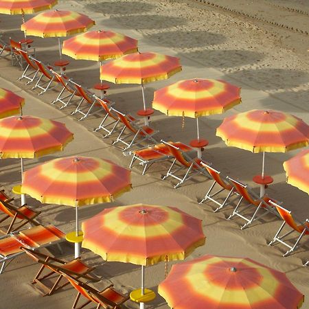 Hotel Il Delfino Сан-Винченцо Экстерьер фото