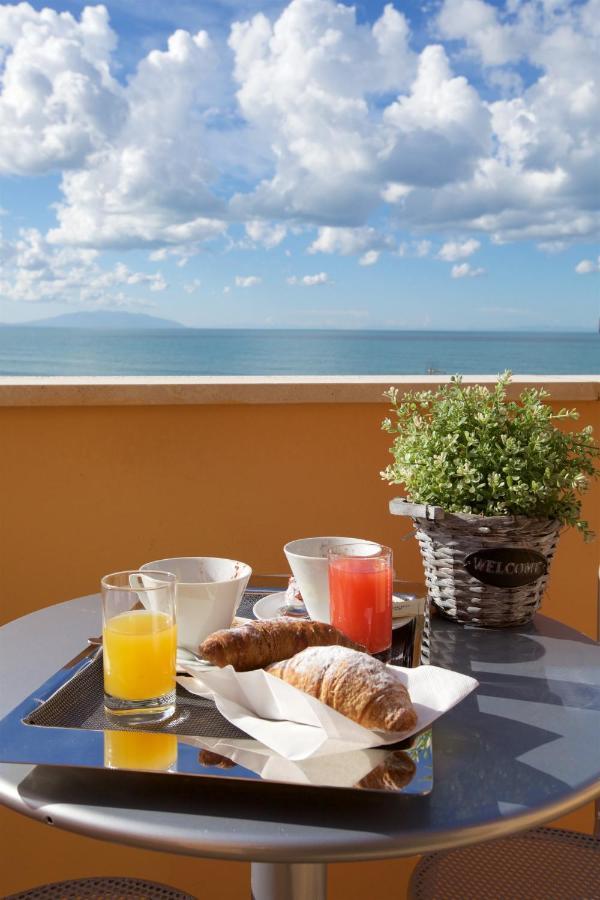 Hotel Il Delfino Сан-Винченцо Экстерьер фото