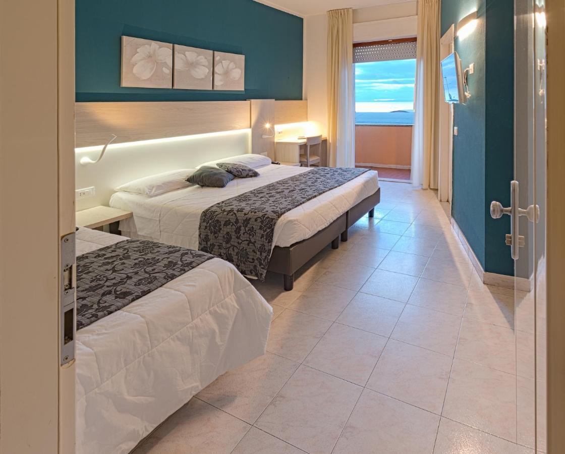 Hotel Il Delfino Сан-Винченцо Экстерьер фото