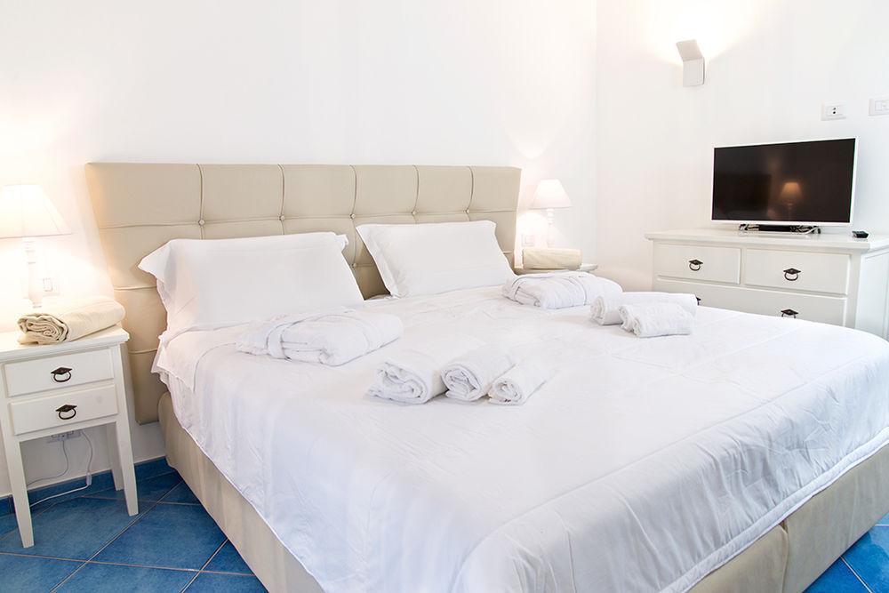 Hotel Il Delfino Сан-Винченцо Экстерьер фото