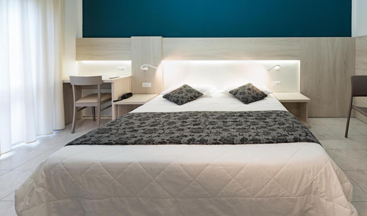 Hotel Il Delfino Сан-Винченцо Экстерьер фото